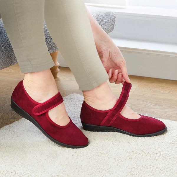 Ladies House Shoes, Burgundy, Size 7, Slip-Resistant Wedge Soles, Gently-Padded Insole