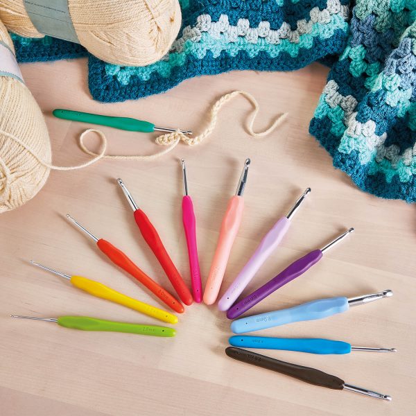 Ergonomic Crochet Hooks Set Of 12 colour-coded 2mm to 8mm