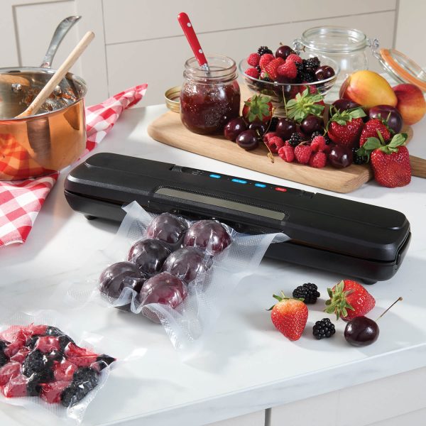 Vacuum Bag Sealer (with bags) - Includes handy cutting tool and 10 bags: 5x W12 xL20cm, 5x Bags 20x 25cm, Seals in 6-13 seconds, H5 xW9 xL38cm