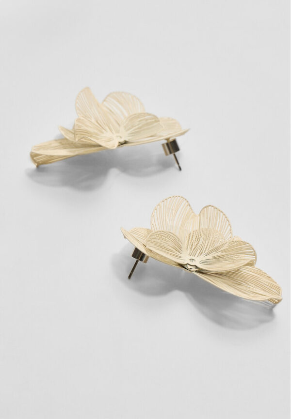 Stradivarius Textured flower fan earrings  Ecru OS - Image 2