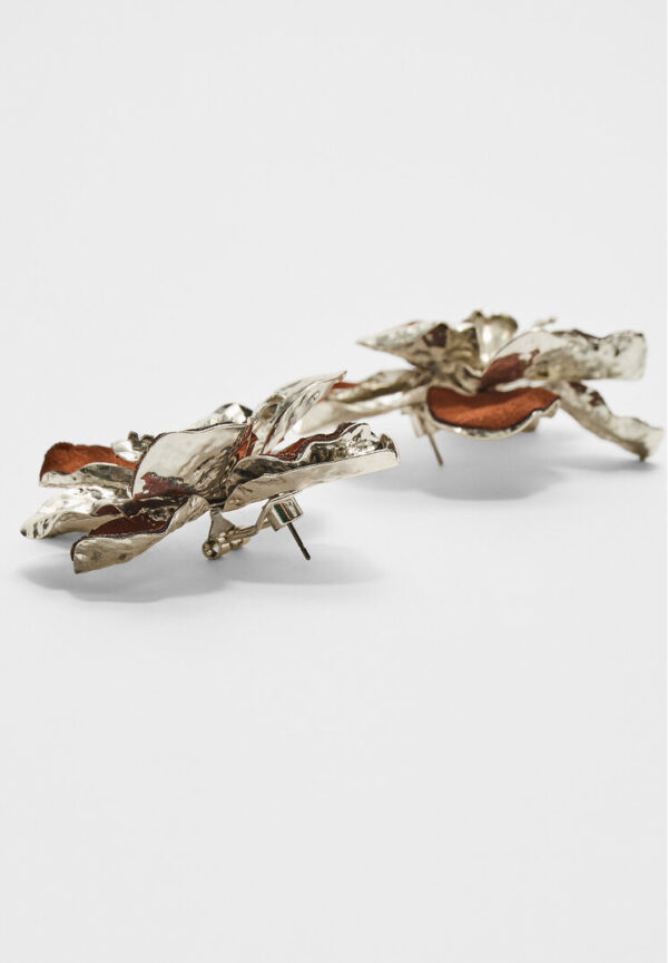 Stradivarius Contrast flower earrings  Grey OS - Image 2