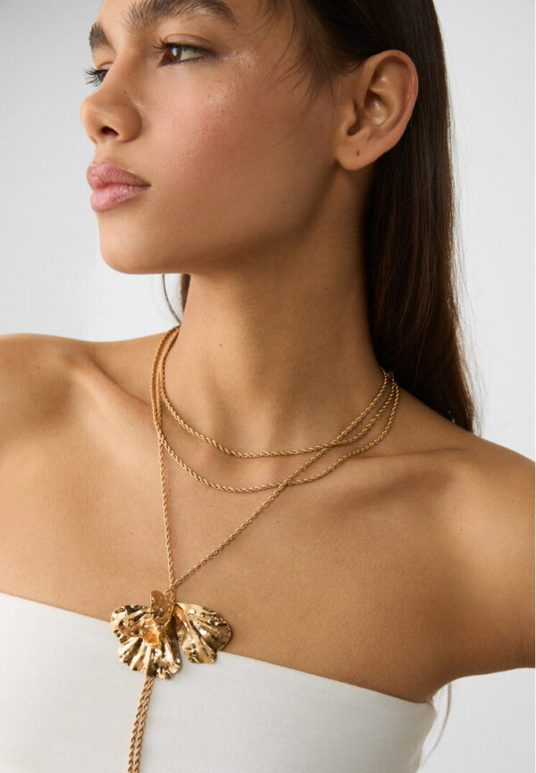 Stradivarius Lariat flower necklace  Gold OS - Image 3