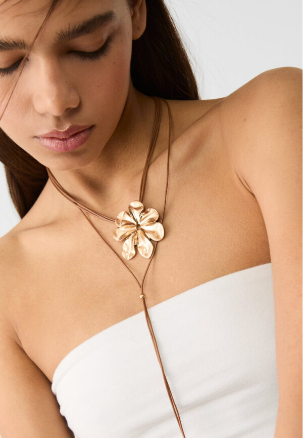 Stradivarius Floral cord necklace  Gold OS - Image 3