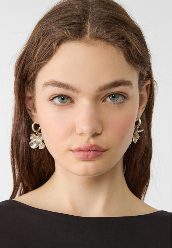 Stradivarius Flower earrings  Grey OS - Image 3