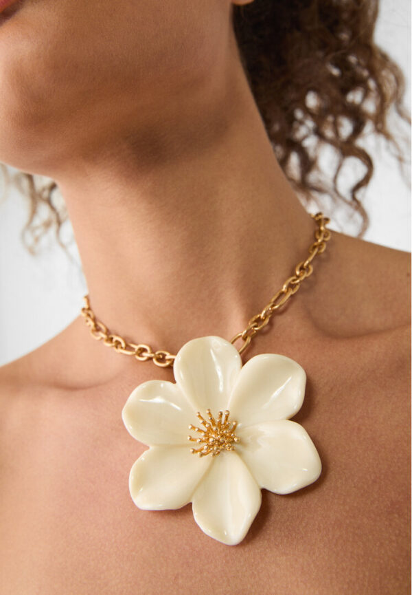 Stradivarius Maxi flower necklace  Gold OS - Image 3