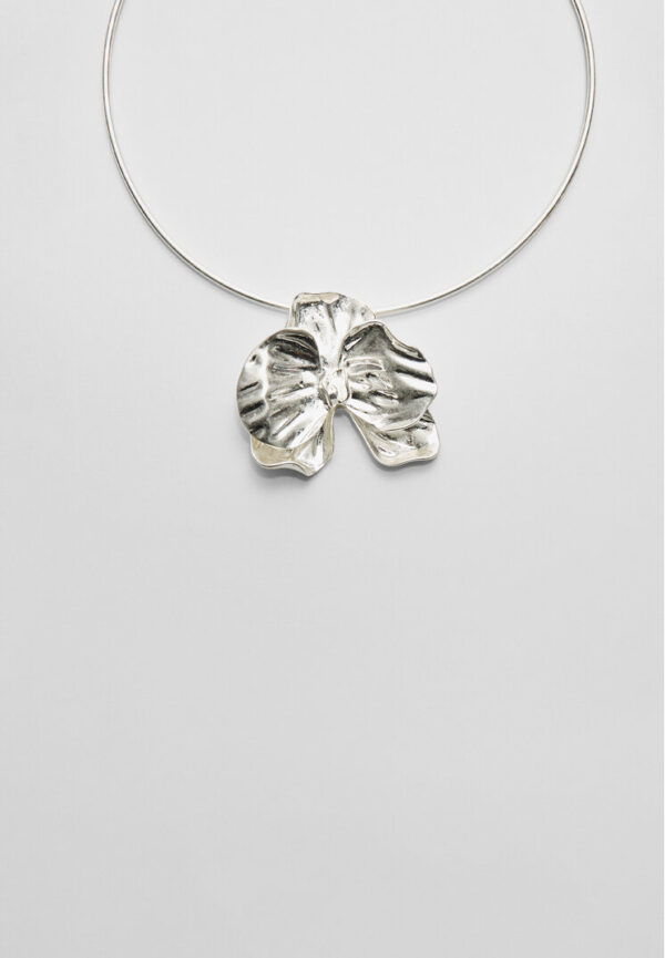 Stradivarius Rigid flower necklace  Grey OS