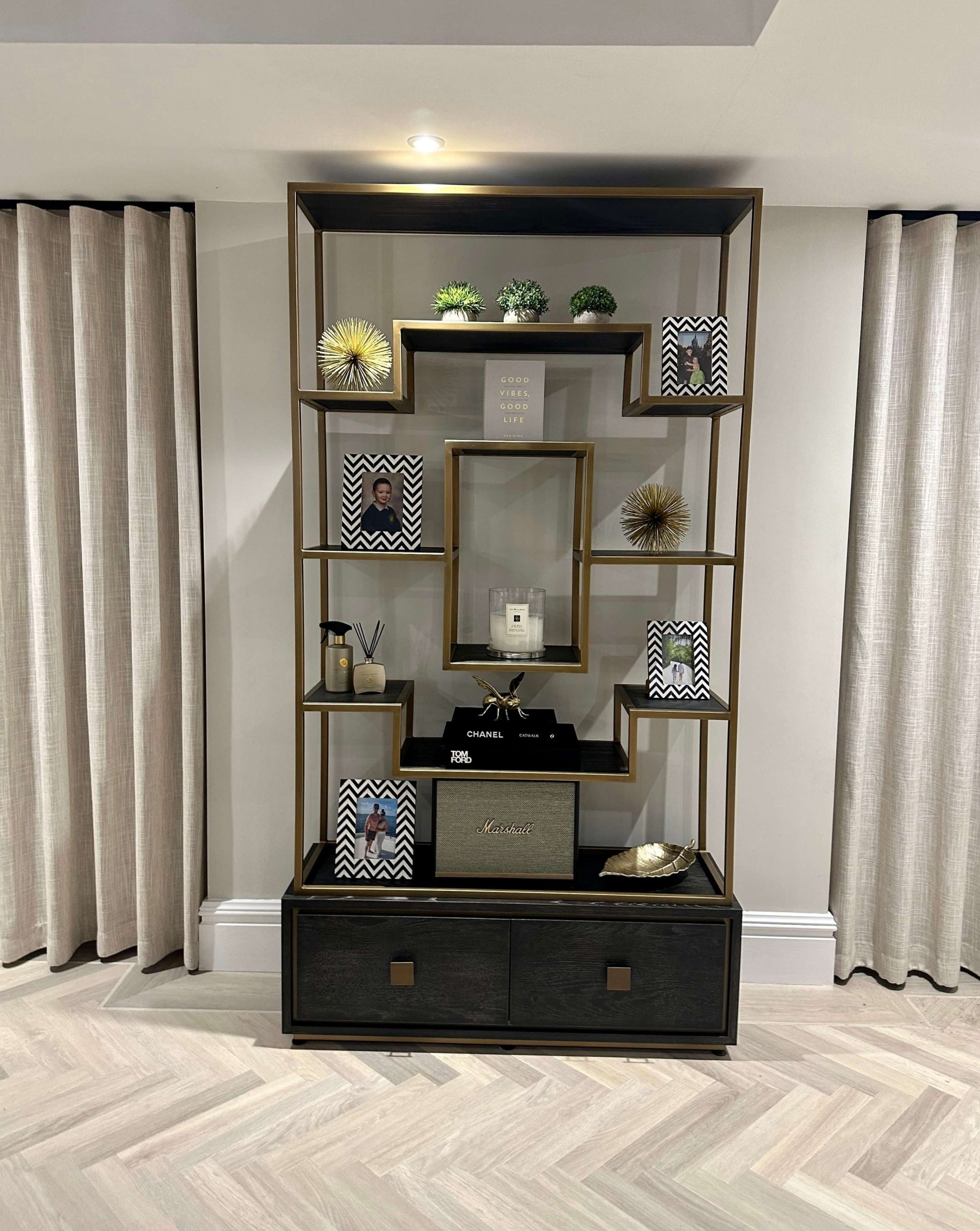 Luxury Brass Detailed Display Unit