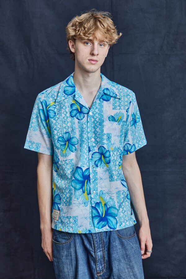 Blue Hibiscus Hawaiian Shirt | Size: L