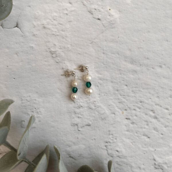 Freshwater Pearl and Emerald Earrings | Metal: Sterling Silver