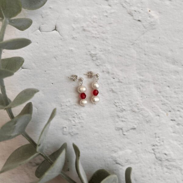 Freshwater Pearl and Scarlet Earrings | Metal: Sterling Silver