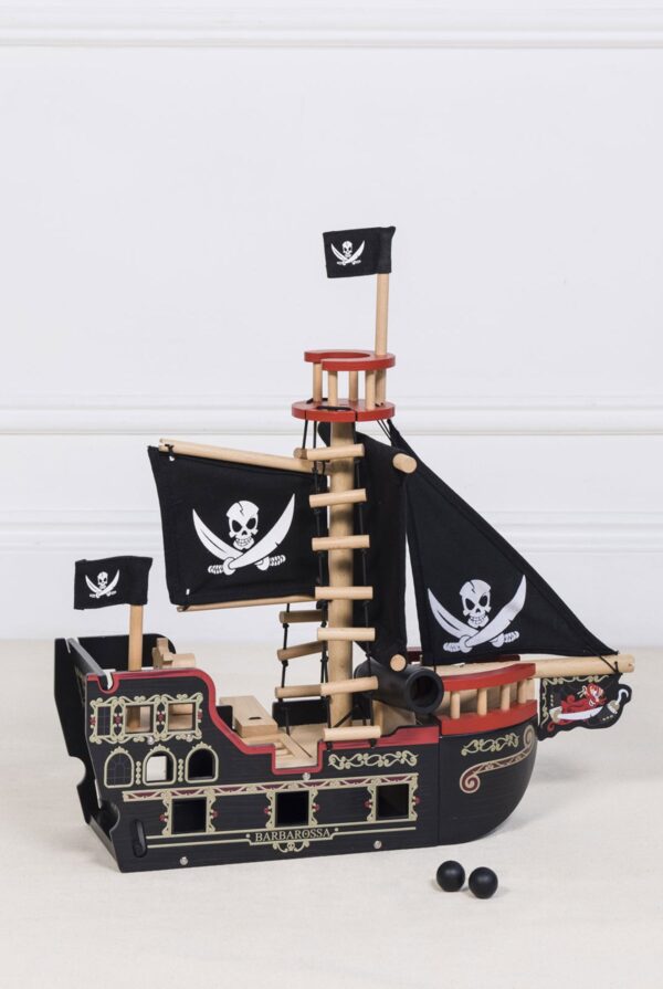 Le Toy Van Barbarossa Toy Pirate Ship - Image 4