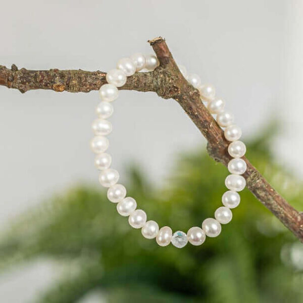 Pearl and Serenity Crystal Bracelet | Size: 18.0cm