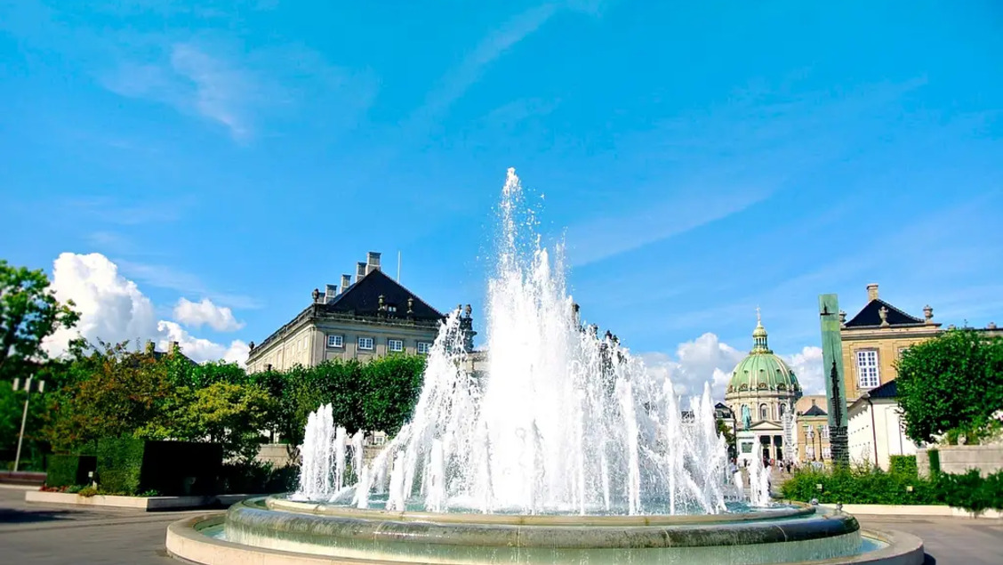 The Little Mermaid's Story: A Copenhagen Waterfront Game