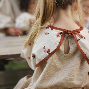 Sleeved Bib - Peaches