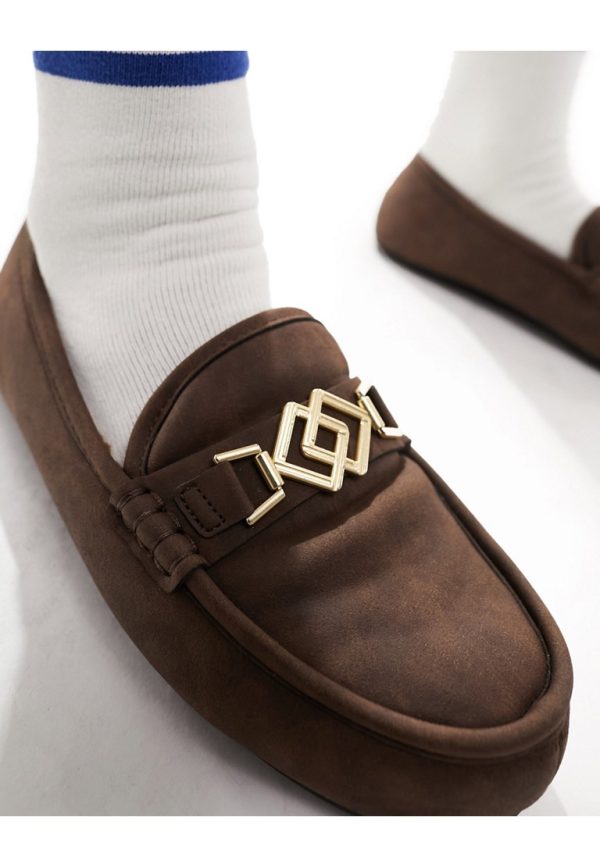 ASOS DESIGN Mens moccasin slippers in brown with snaffle detail - Size UK 11