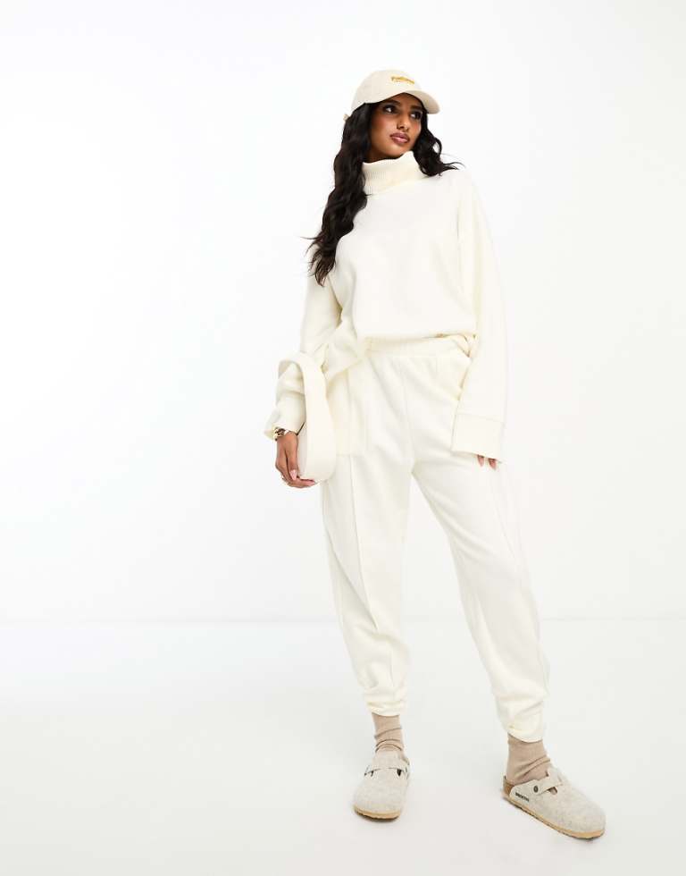 ASOS DESIGN Womens supersoft co-ord seamed jogger in winter white - Size X-Small
