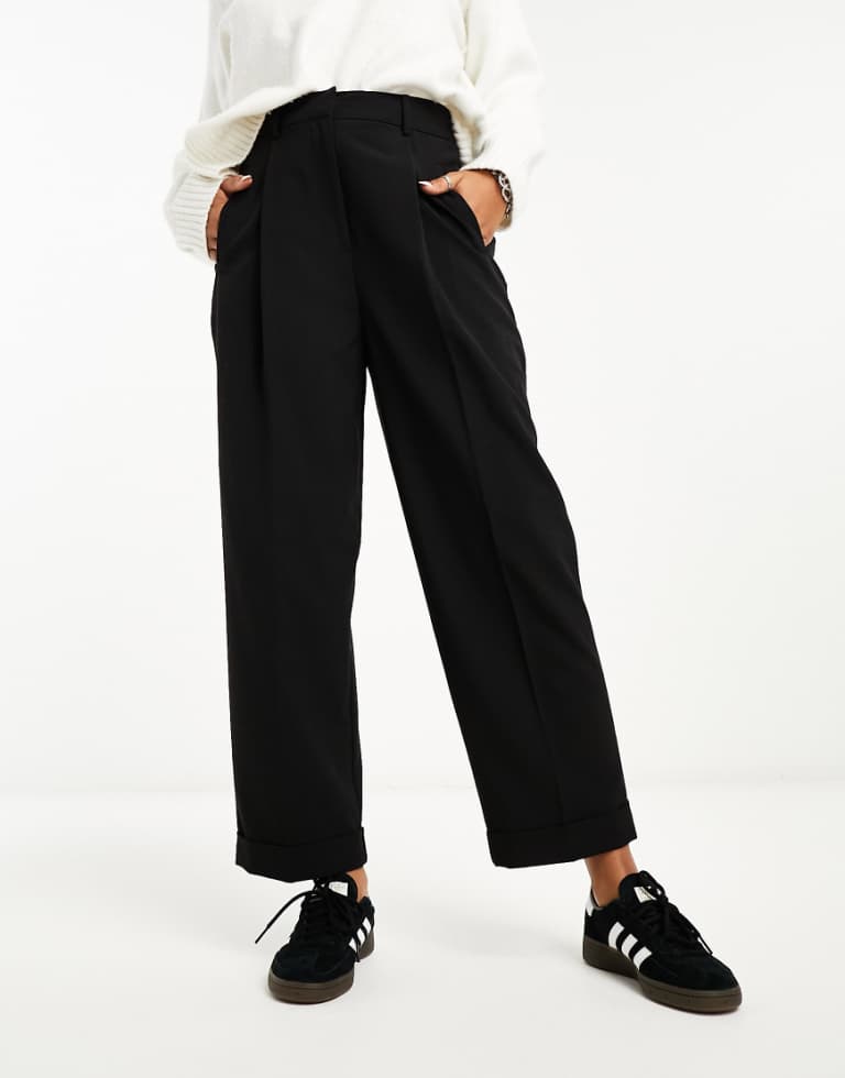 ASOS DESIGN Womens tapered trouser with turn up hem in black - Size 4 UK