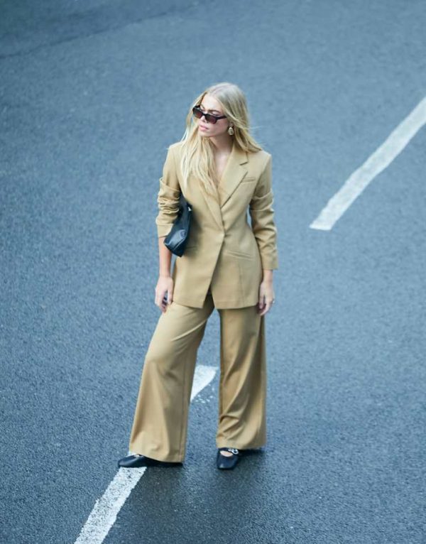 ASOS DESIGN Womens premium wide leg trousers with wool in camel-Neutral - Size 10 UK